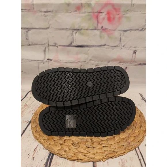 Universal Thread Women's May Suede Booties with Memory Foam Insole Black 9 - Picture 8 of 8